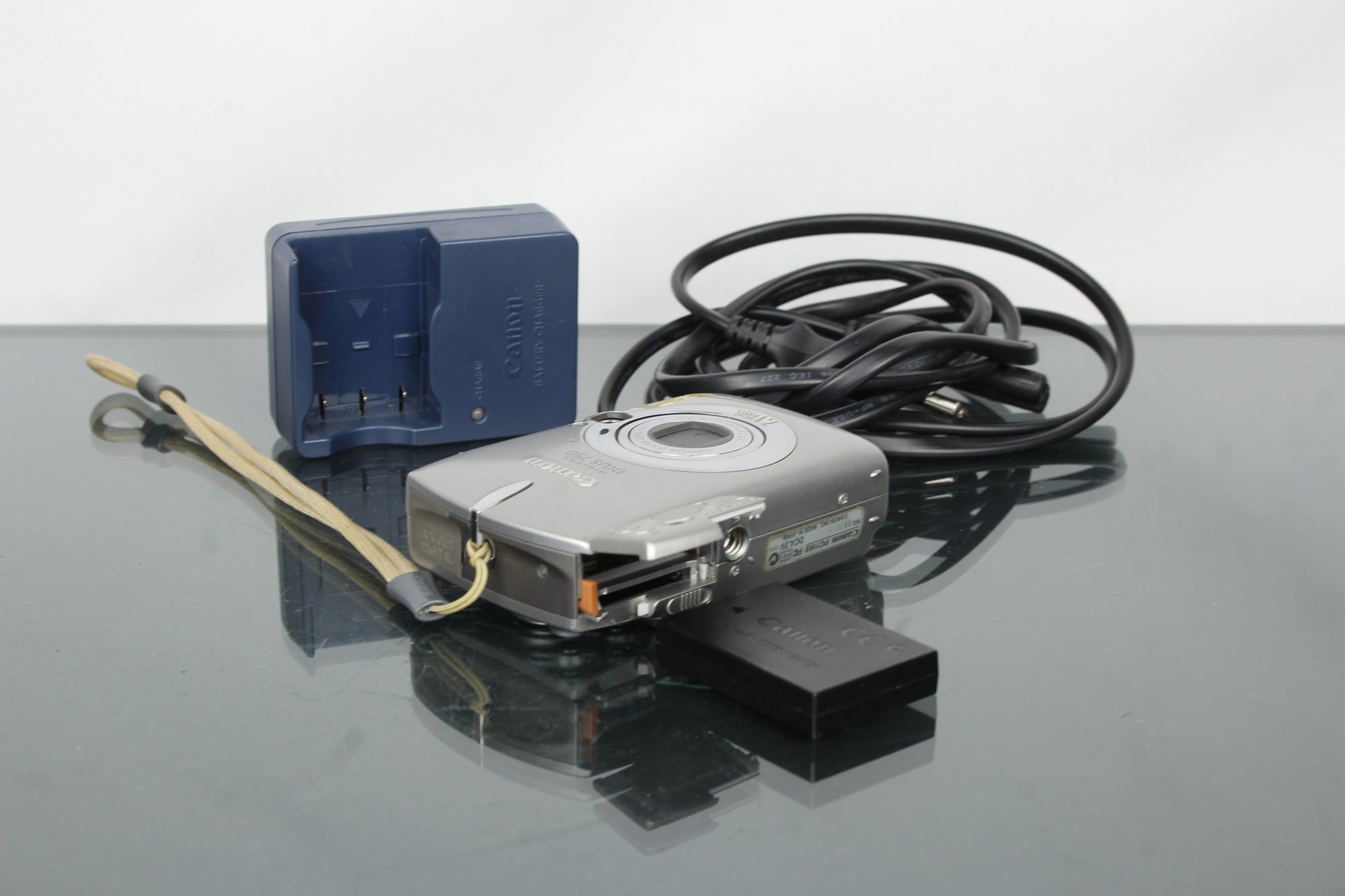 Canon IXUS 750