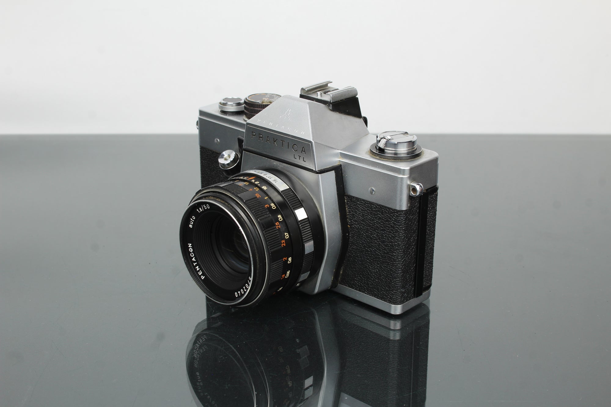 <tc>Praktica</tc> LTL + Pentacon 1.8/50 Objektiv
