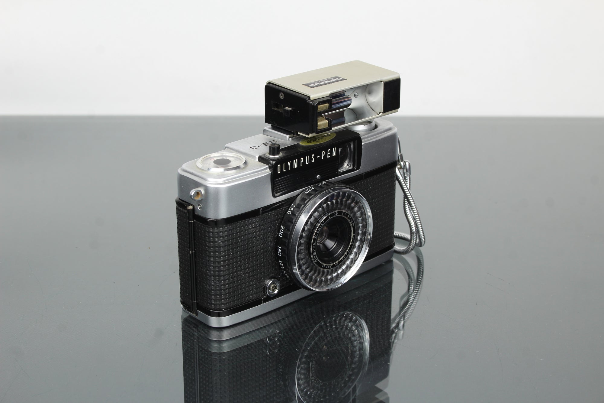 Olympus pen EE-3 Poloviční rám