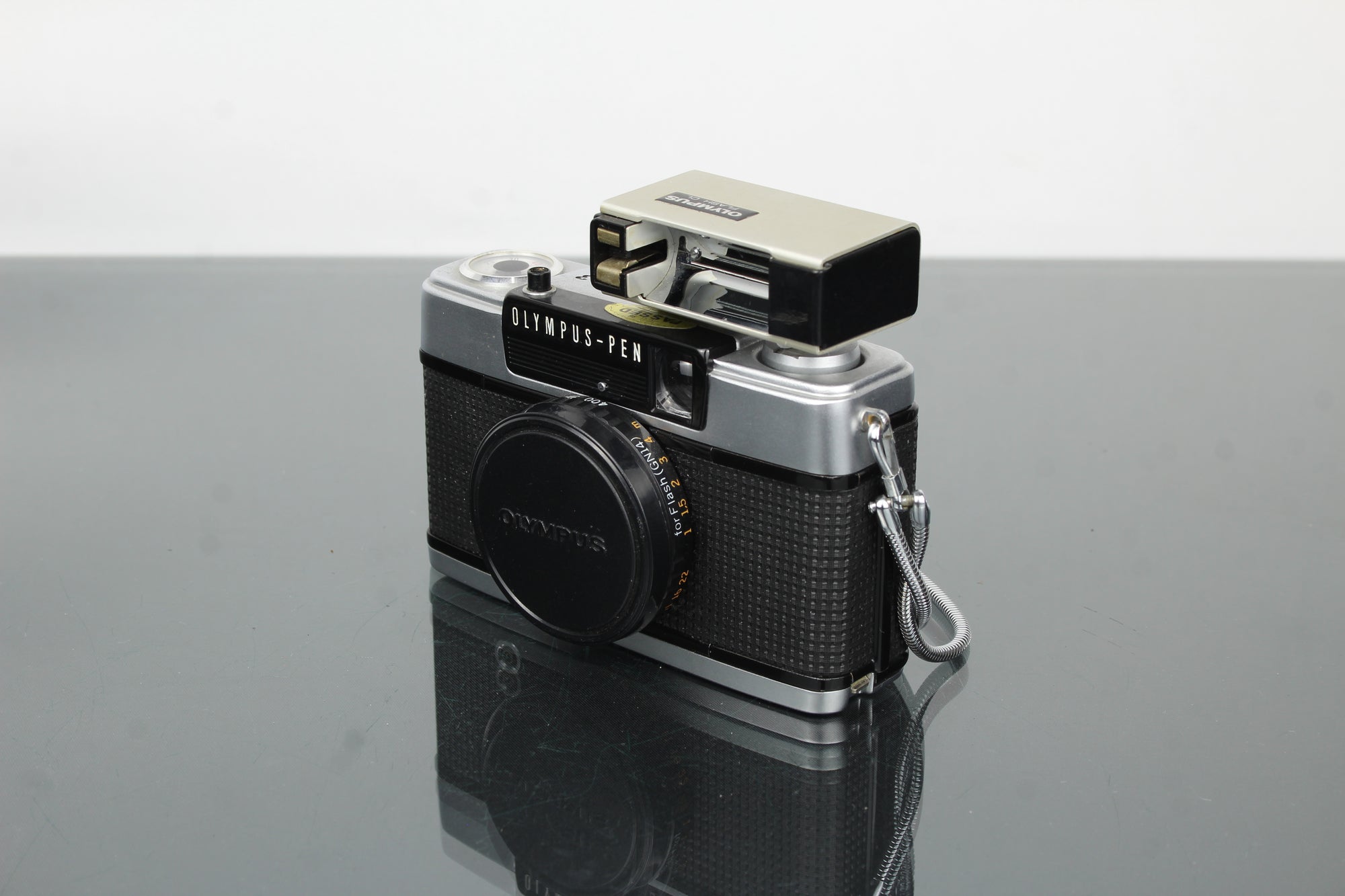 Olympus pen EE-3 Poloviční rám