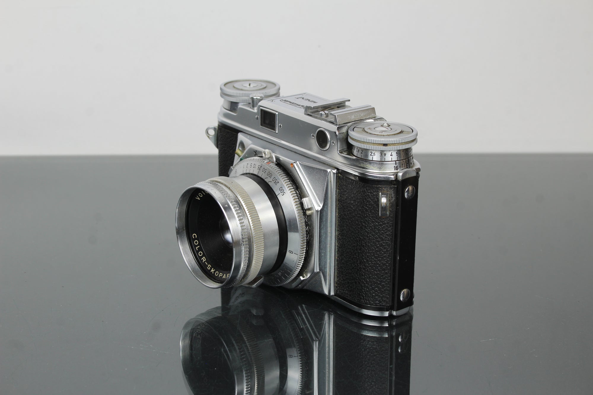 Voigtländer Prominent + 50mm f/1.5 Nokton objektiv