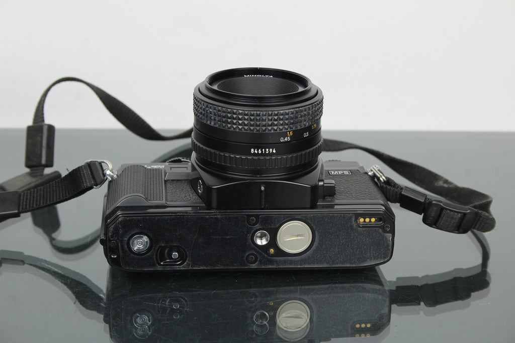 Minolta X-700 + MD 50mm 1:1.7 lens
