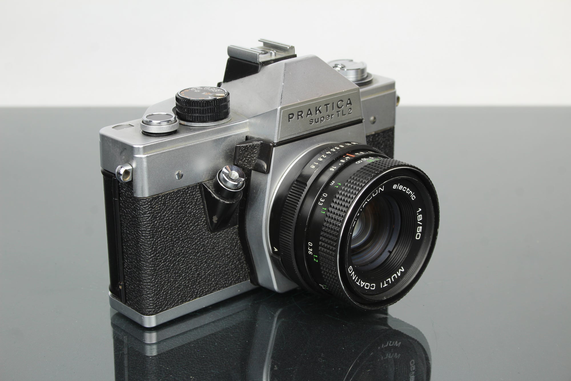 Praktica super TL2 + Pentacon electric 50mm 1.8 M42 lens