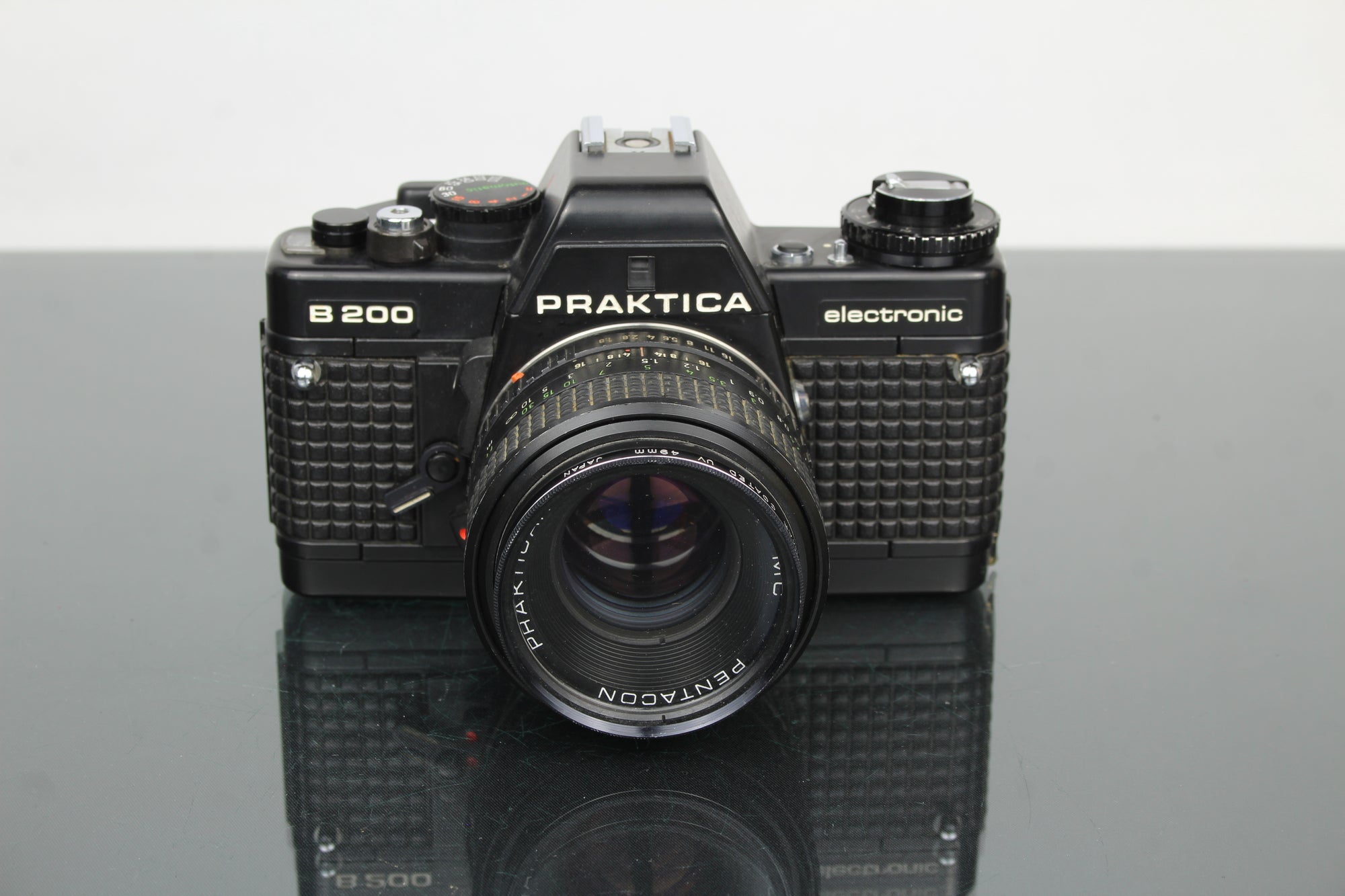 <tc>Praktica</tc> B200 elektronický +  <tc>Praktica</tc>r 50mm 1.8 objektiv