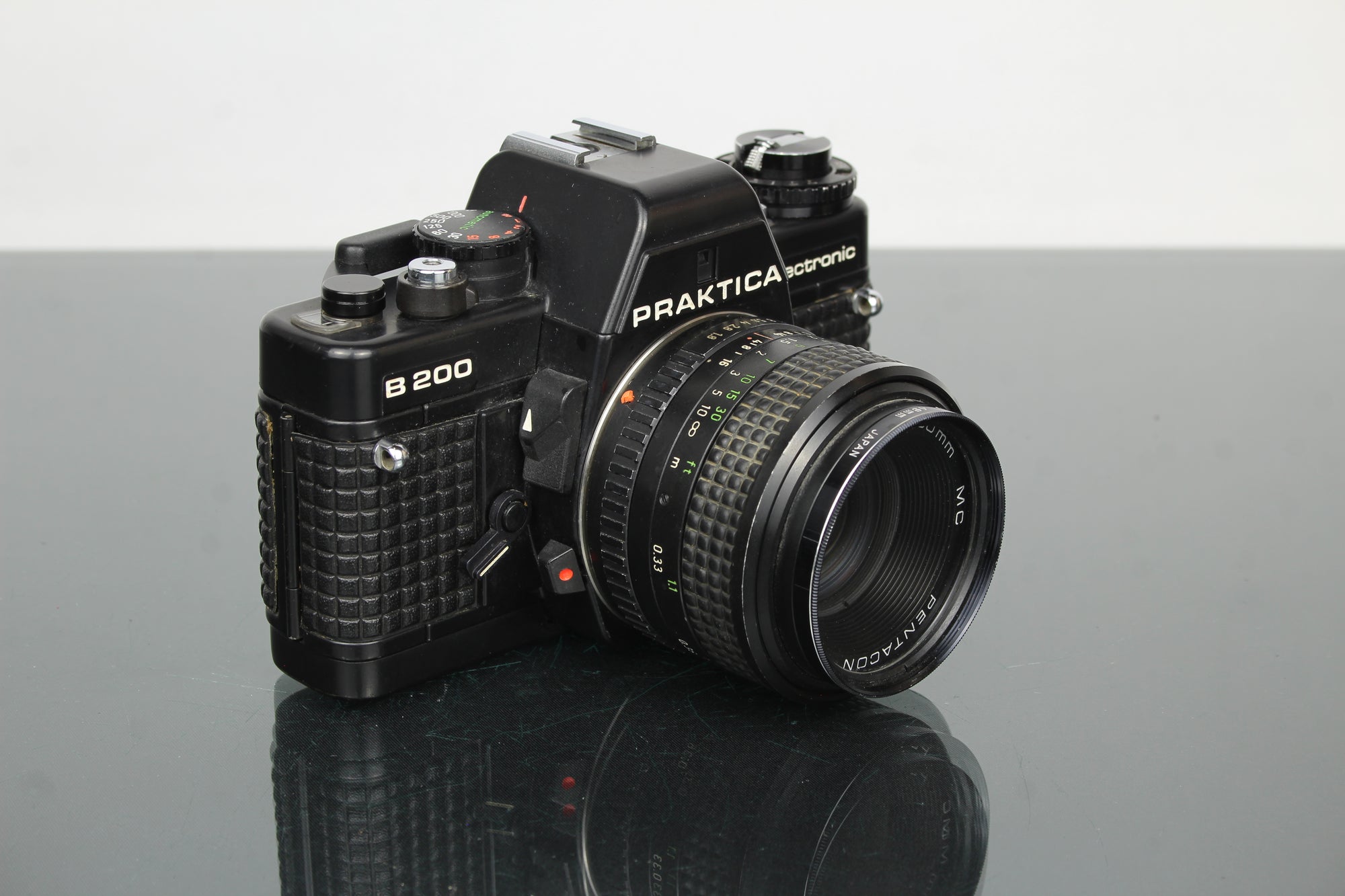 <tc>Praktica</tc> B200 elektronický +  <tc>Praktica</tc>r 50mm 1.8 objektiv