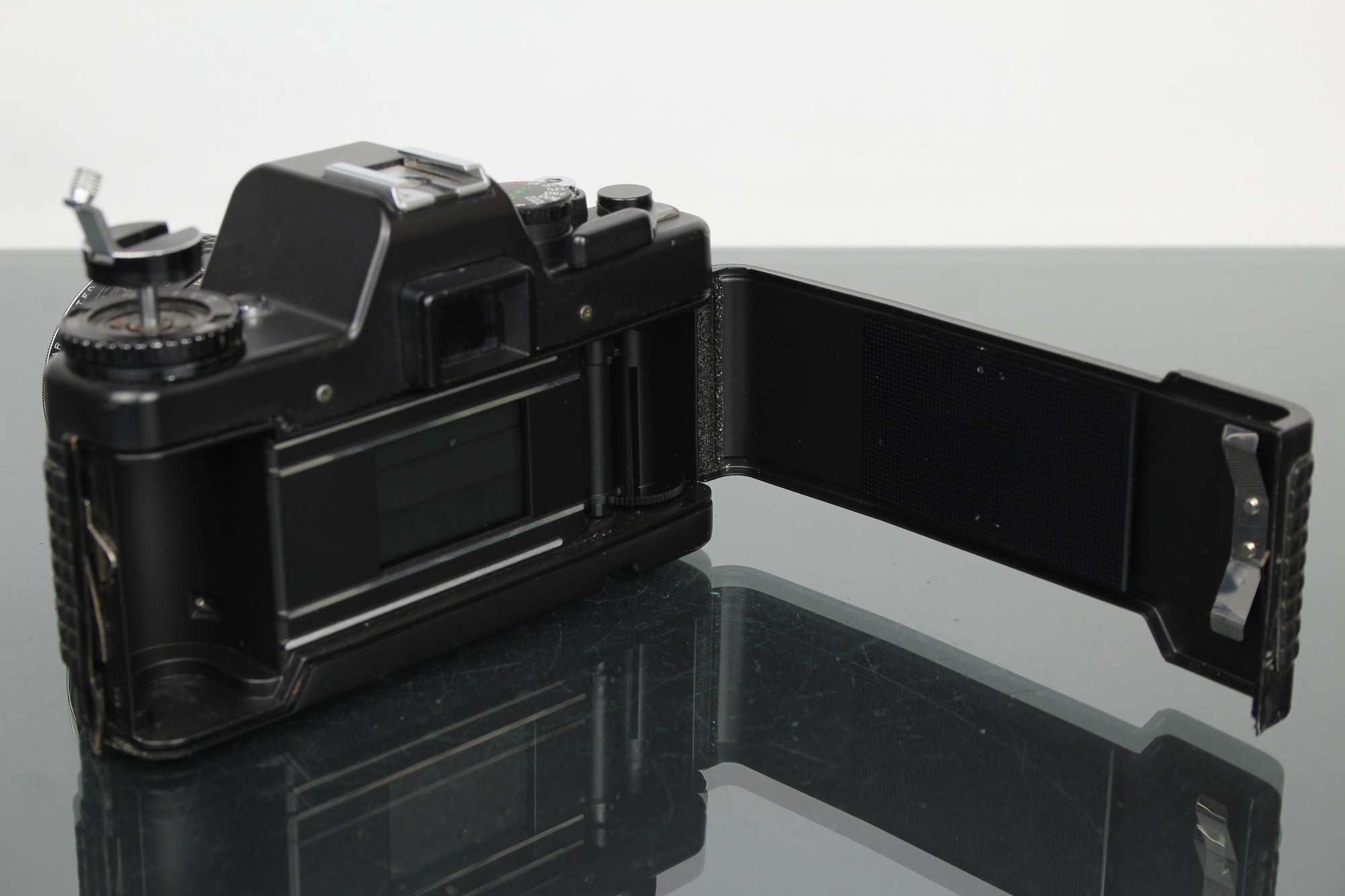 <tc>Praktica</tc> B200 elektronický +  <tc>Praktica</tc>r 50mm 1.8 objektiv