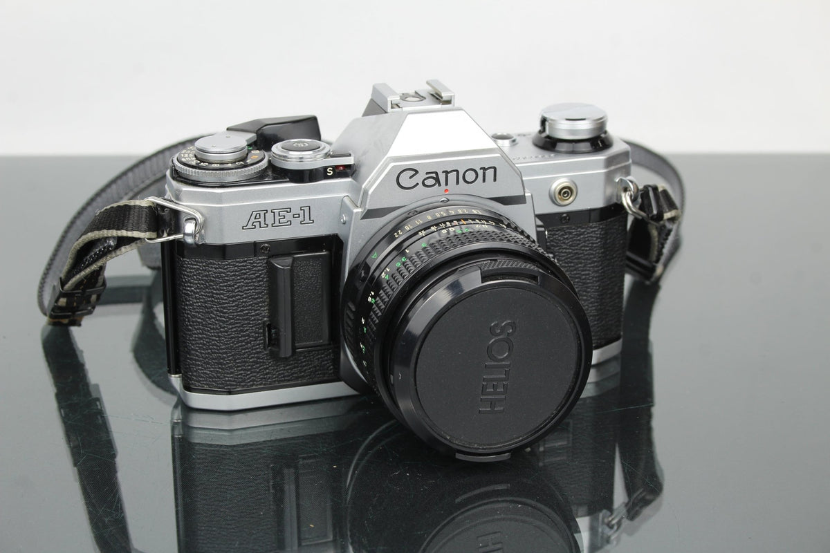 Canon AE - 1 + 50mm 1.8 FD lens - Dutch|Thrift
