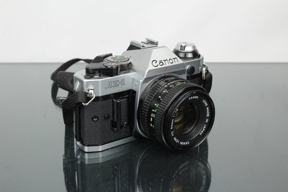 Canon AE - 1 + Canon 50mm 1.8 Canon FD mount - Dutch|Thrift