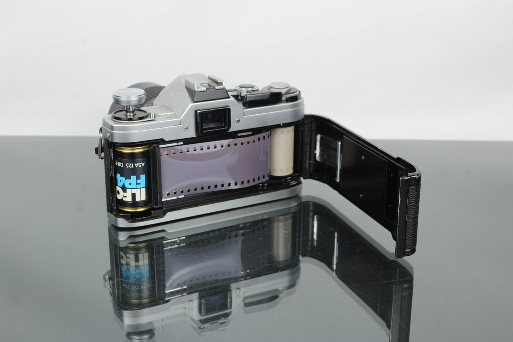 Canon AT - 1 + Viabrillant MC 135mm f/2.8 lens (FD mount) - Dutch|Thrift