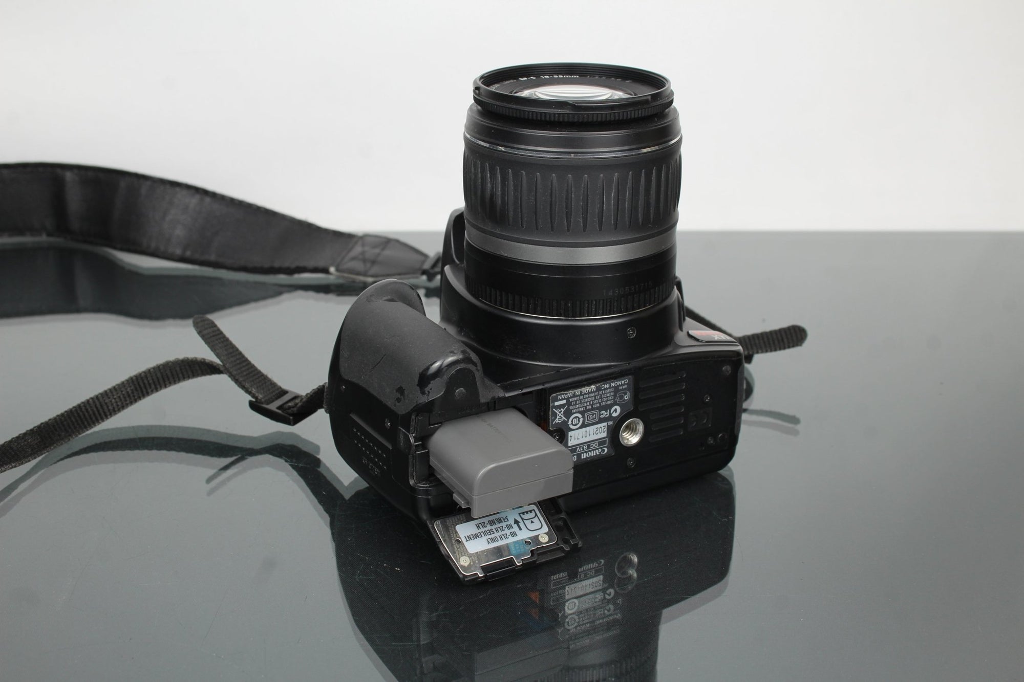 Canon EOS Rebel XTI + 18 - 55mm 1:3.5 - 5.6 Canon EF - S lens - Dutch|Thrift