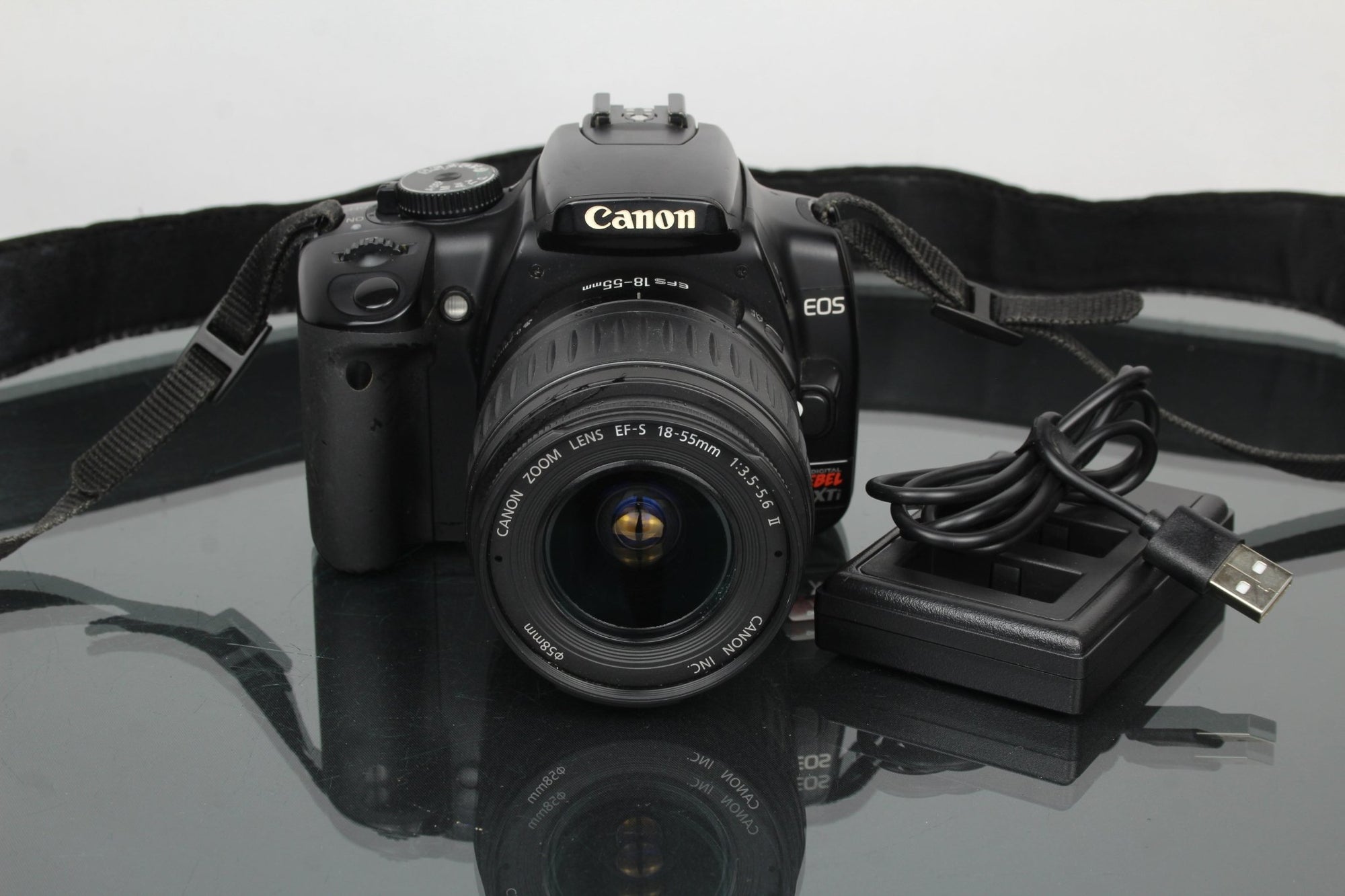 Canon EOS Rebel XTI + 18 - 55mm 1:3.5 - 5.6 Canon EF - S lens - Dutch|Thrift