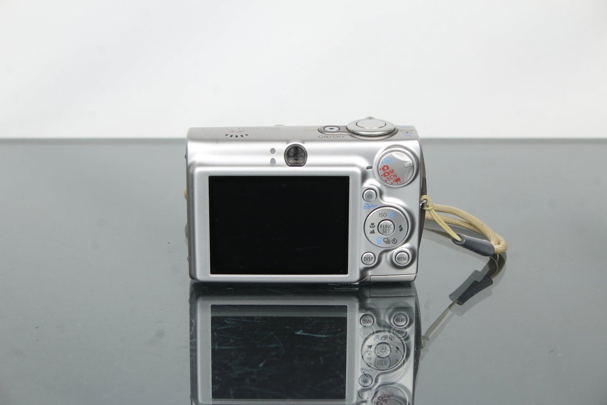 Canon IXUS 750 - Dutch|Thrift