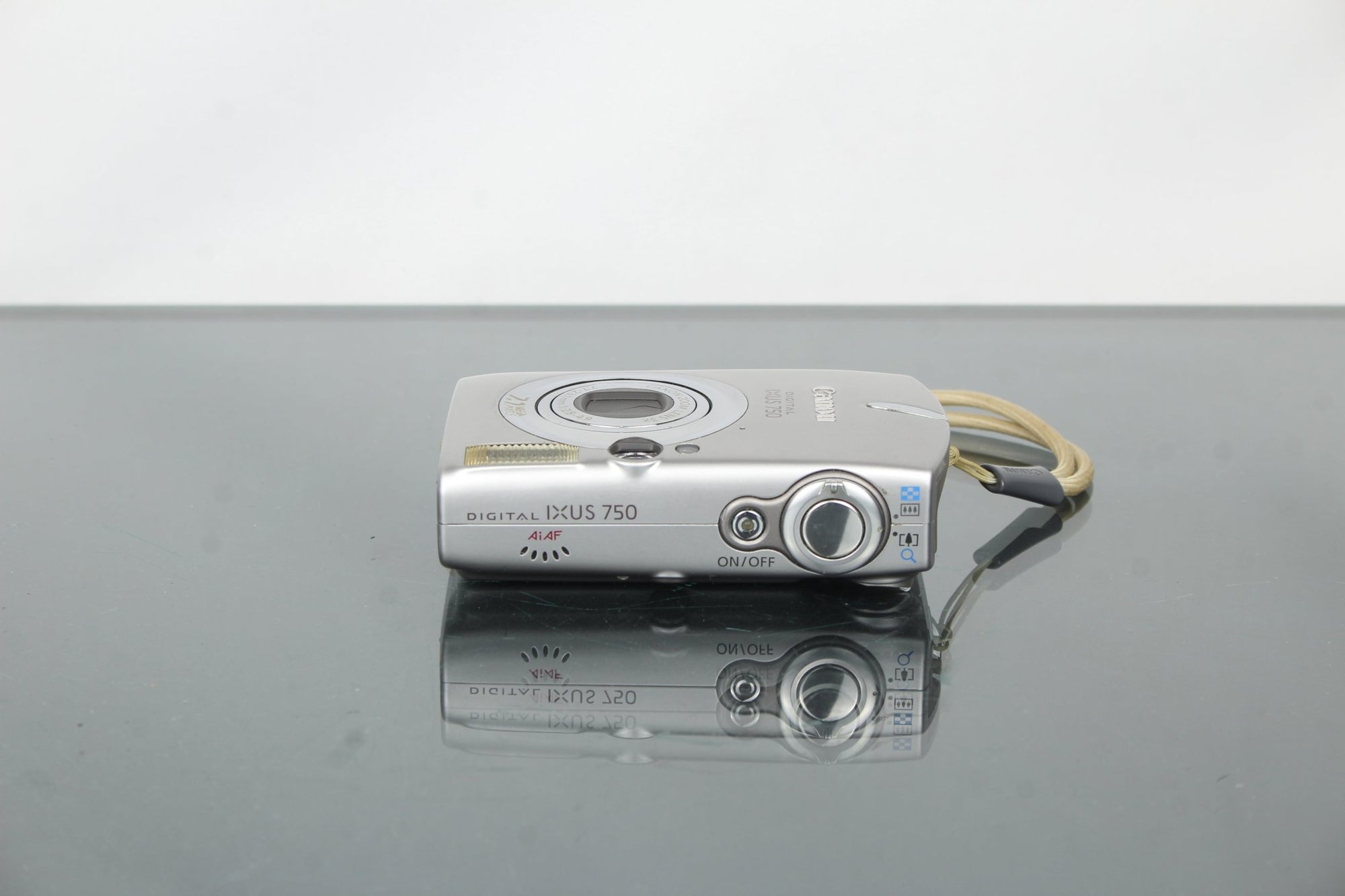 Canon IXUS 750 - Dutch|Thrift