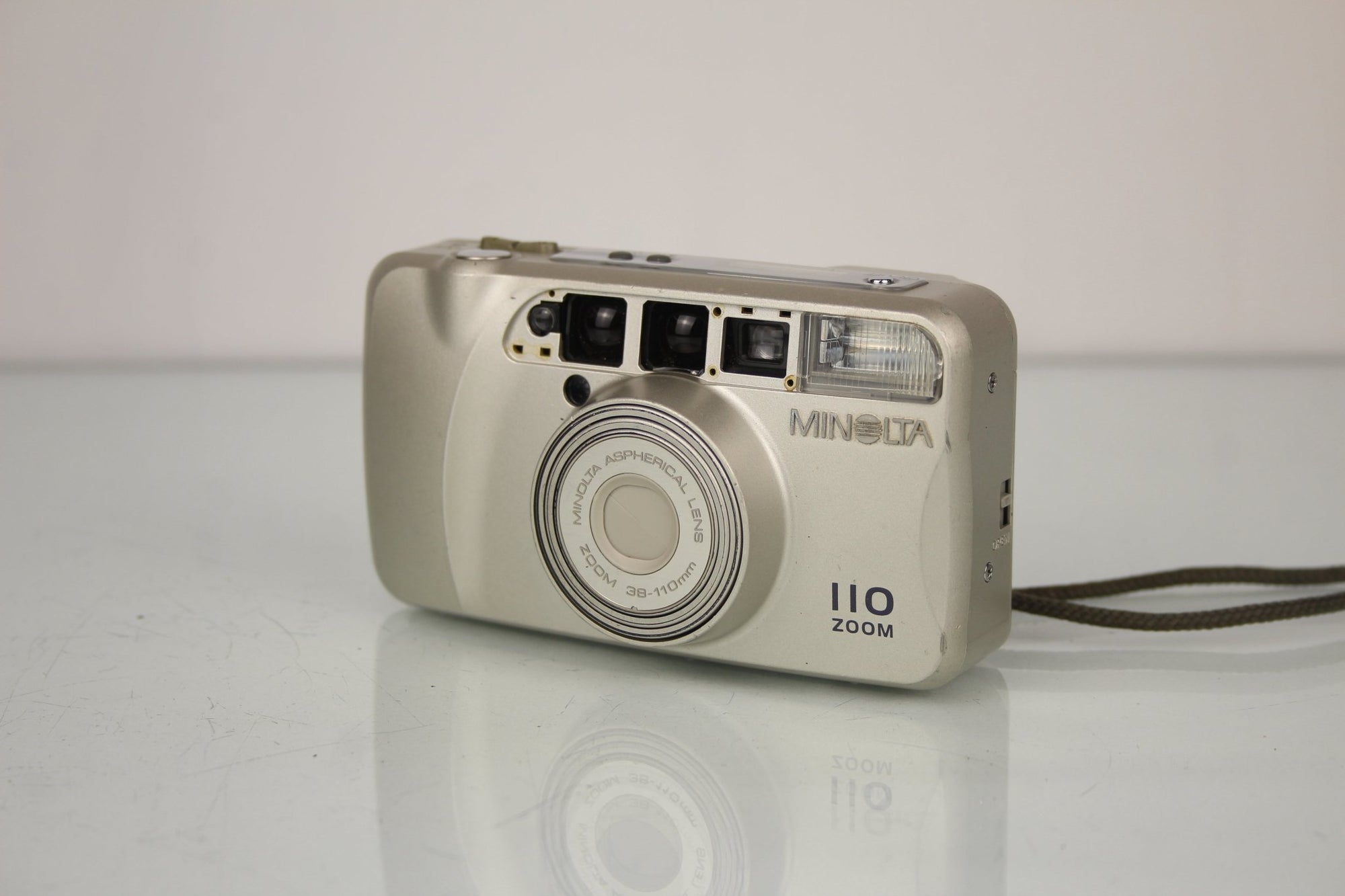 Minolta 110 Zoom - Dutch|Thrift