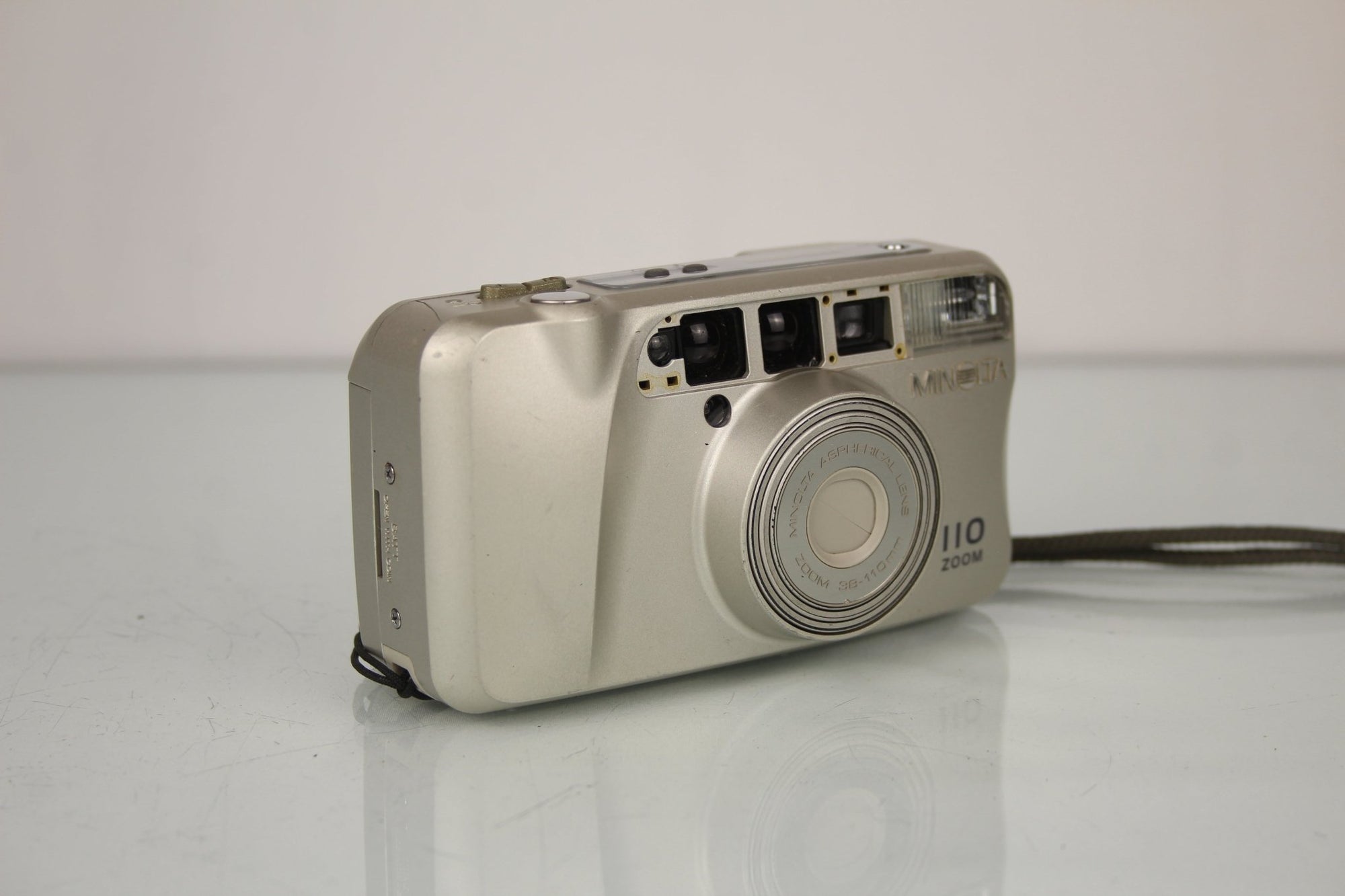 Minolta 110 Zoom - Dutch|Thrift