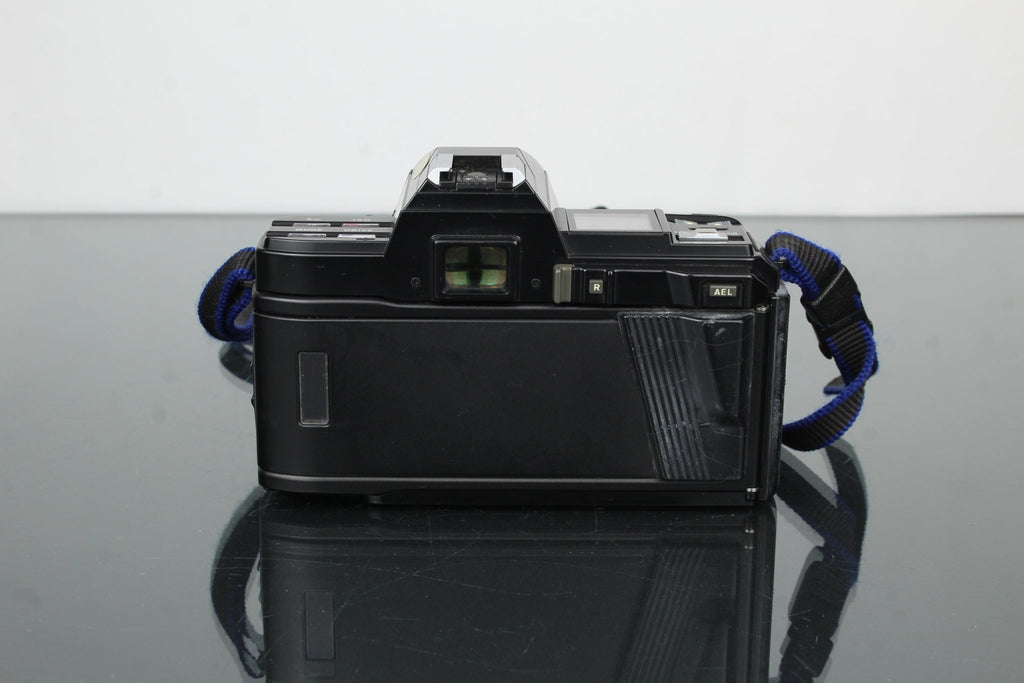 Minolta 7000AF - Dutch|Thrift