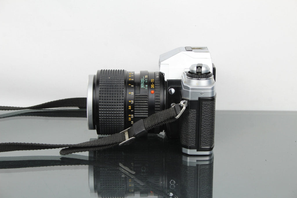 Minolta X - 300 + MD Zoom 35 - 70mm 1:3.5 - Dutch|Thrift