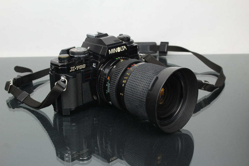 Minolta X - 700 + MD 28 - 85mm f/3.5 - 4.5 Minolta lens - Dutch|Thrift