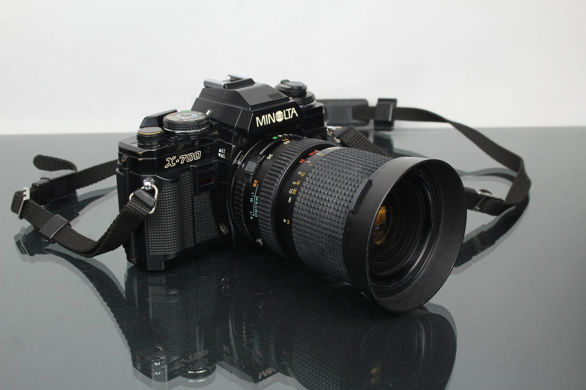 Minolta X - 700 + MD 28 - 85mm f/3.5 - 4.5 Minolta lens - Dutch|Thrift