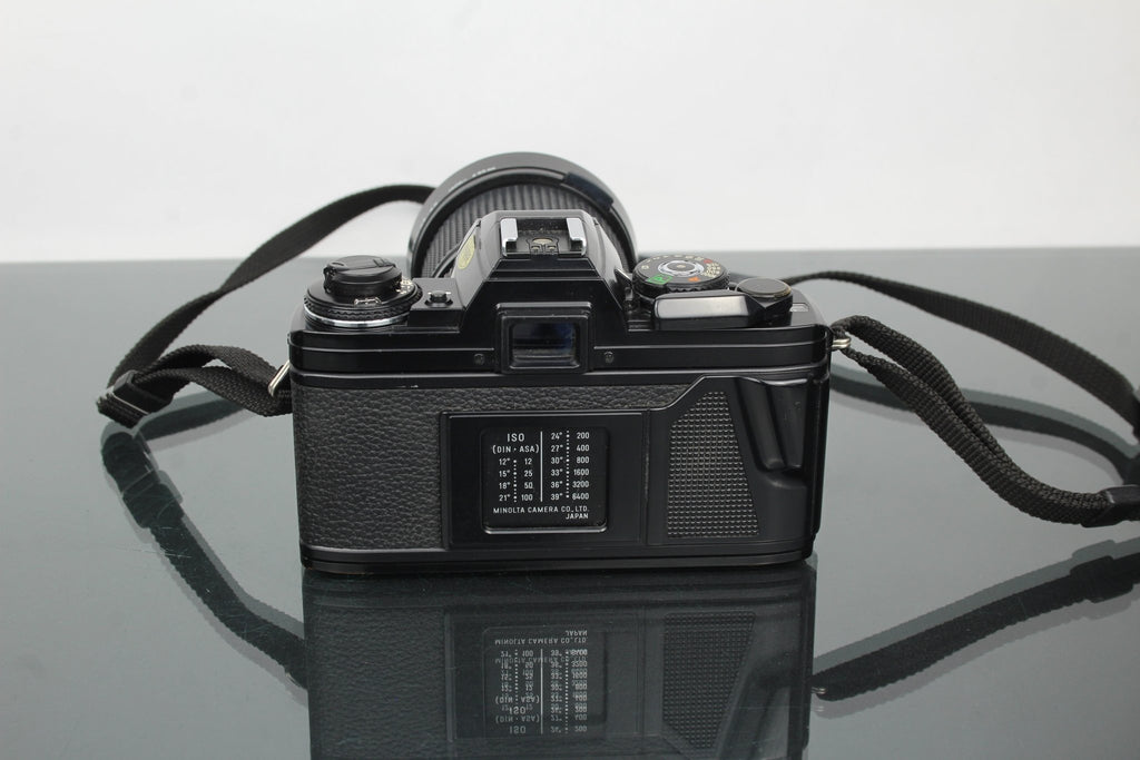 Minolta X - 700 + MD 28 - 85mm f/3.5 - 4.5 Minolta lens - Dutch|Thrift