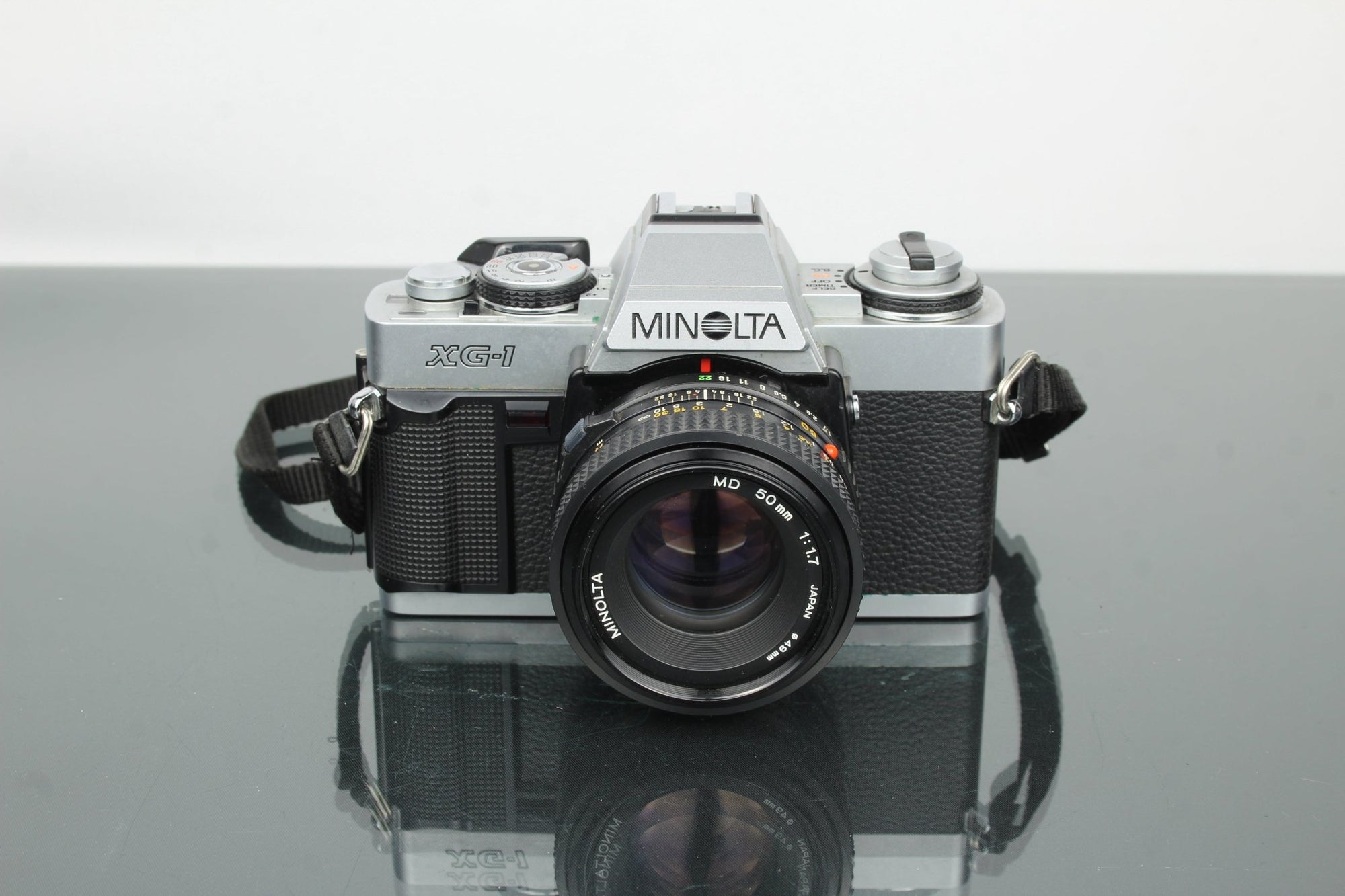 Minolta XG - 1 + MD 50mm 1:1.7 - Dutch|Thrift