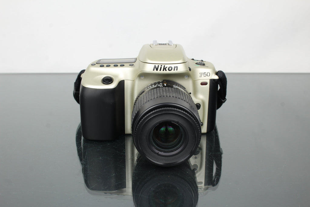 Nikon F50 + Nikon 35 - 80mm 1:4 - 5.6 lens - Dutch|Thrift