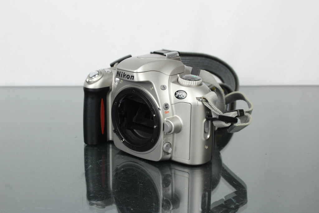 Nikon F55 - Dutch|Thrift