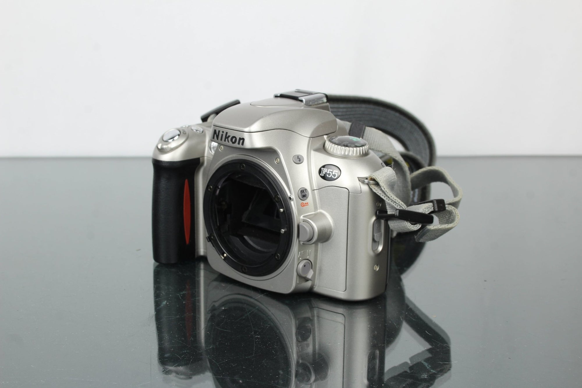 Nikon F55 - Dutch|Thrift