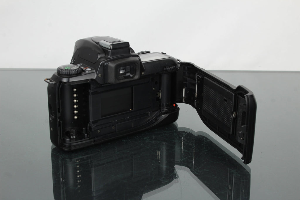 Nikon F65 - Dutch|Thrift
