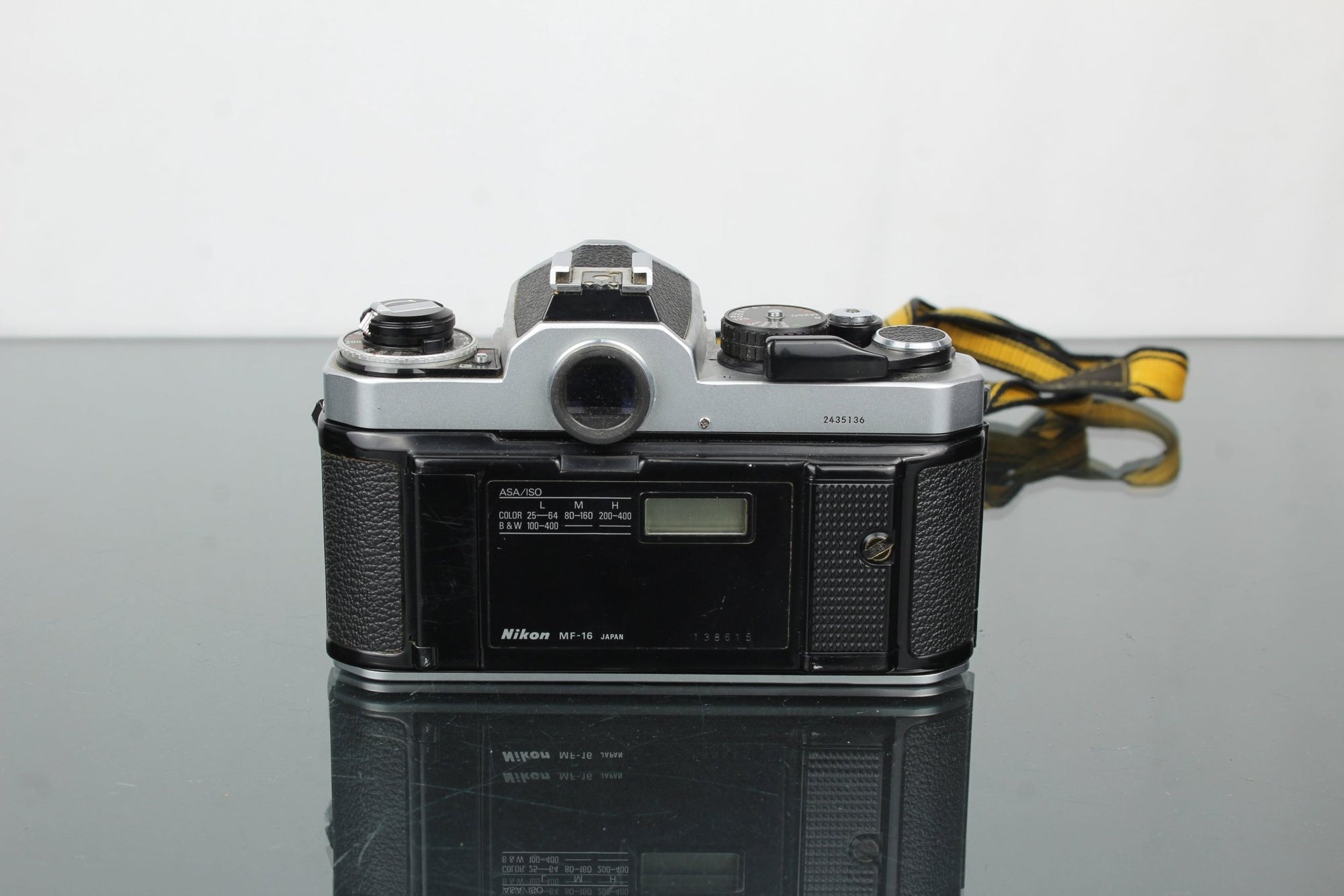 Nikon FE2 + Nikkor 35 - 70mm 1:3.3 - 4.5 lens - Dutch|Thrift
