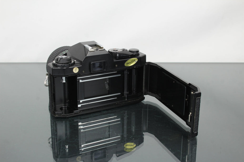Petri GX - 1 Super + Cosina 28 - 70mm 1:3.5 - 4.8 lens - Dutch|Thrift