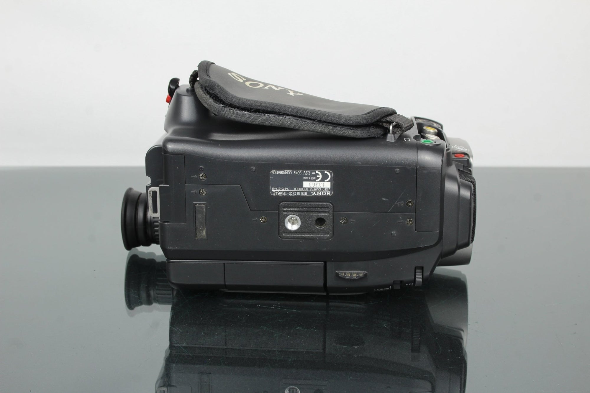 Sony Handycam CCD - TRV64E - Dutch|Thrift