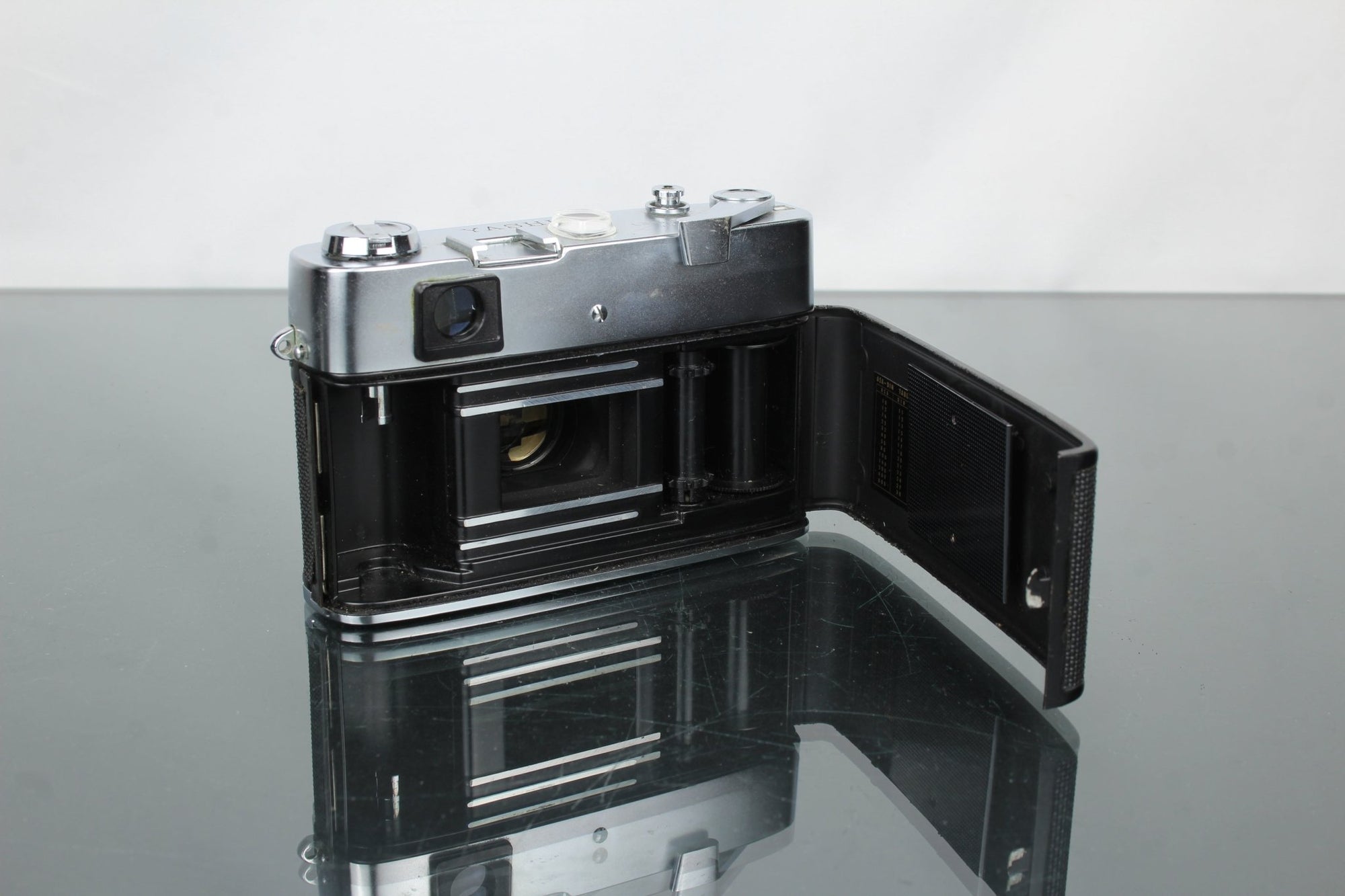 Yashica LYNX - 5000 + Yashinon 1:1.8 45mm lens - Dutch|Thrift