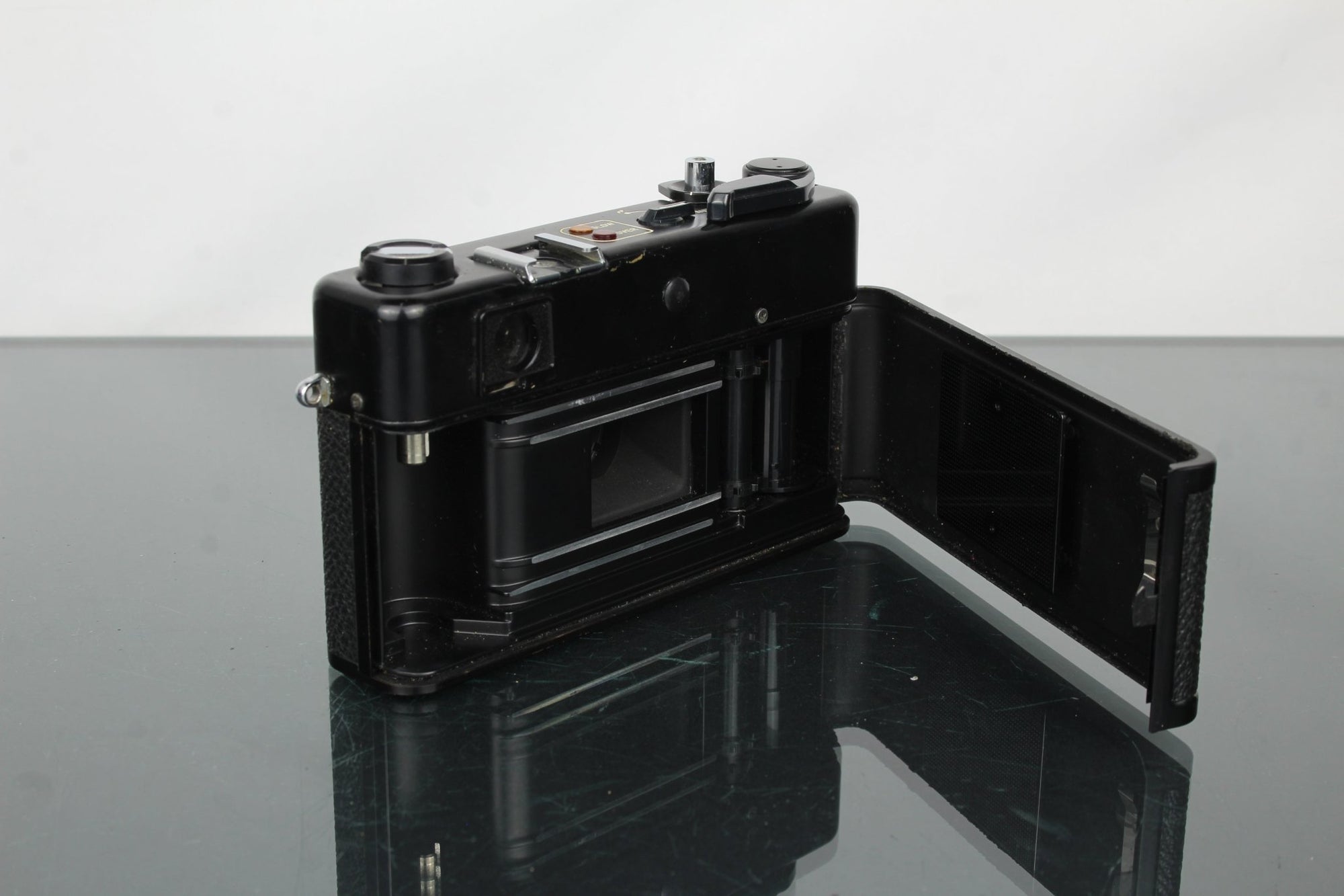 Yashica MG - 1 - Dutch|Thrift