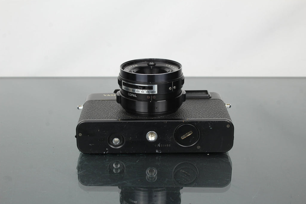 Yashica MG - 1 - Dutch|Thrift