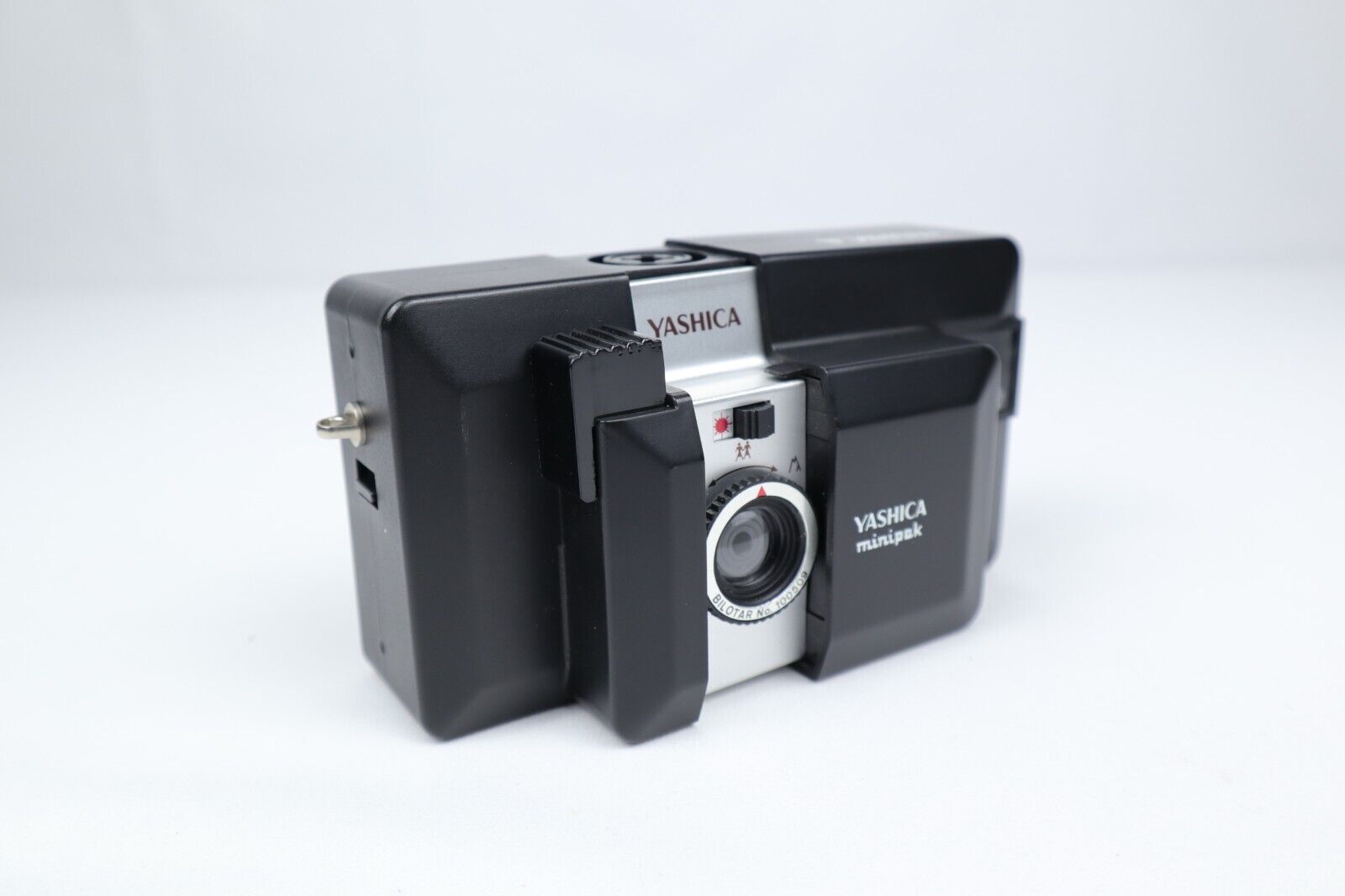 Yashica Minipak | 35mm point & Shoot Camera | Black - Dutch|Thrift