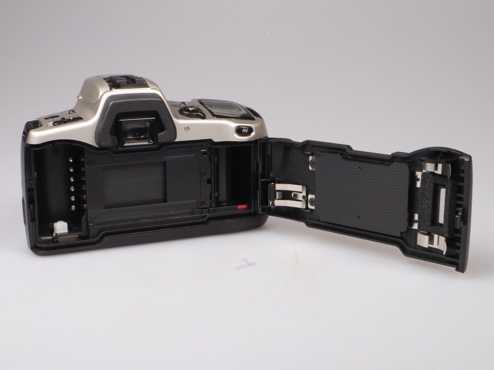 Minolta Dynax 500si | 35mm SLR Film Camera | Body Only | Silver #2653 - Dutch|Thrift